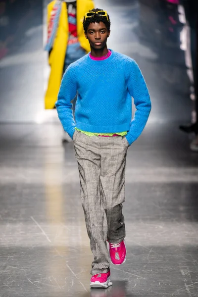 Look 32